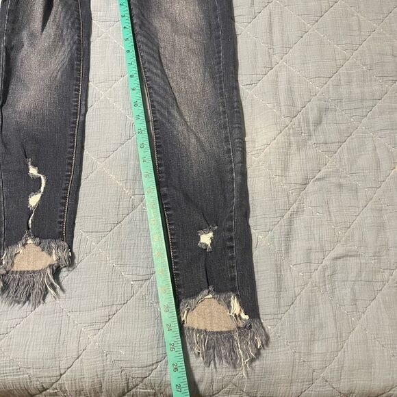 Kancan Estilo Distressed Jeans 0/23 - Picture 2 of 7